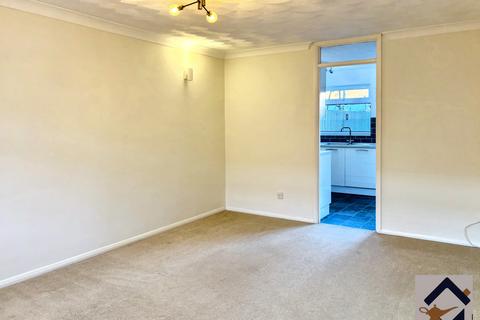 3 bedroom terraced house to rent, Carroll Close, Newport Pagnell MK16