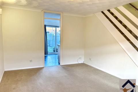 3 bedroom terraced house to rent, Carroll Close, Newport Pagnell MK16