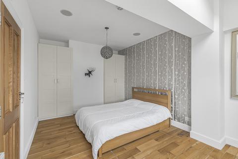 1 bedroom flat for sale, Melrose Avenue, London, SW19