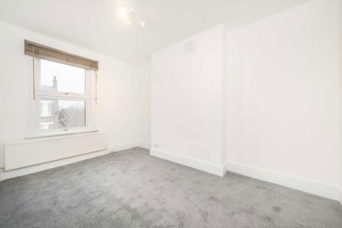 3 bedroom flat for sale, York Road, London W3