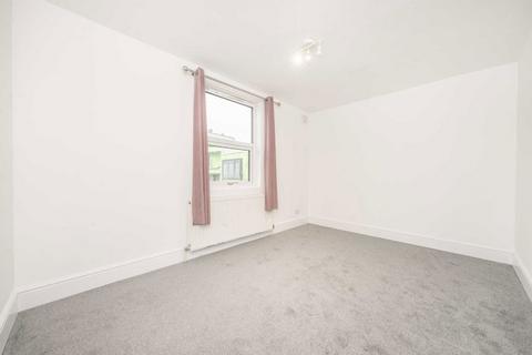 3 bedroom flat for sale, York Road, London W3