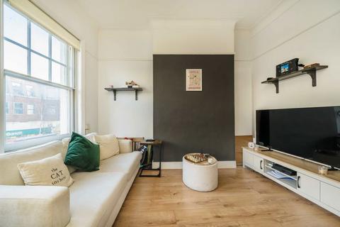 1 bedroom flat for sale, Broad Street, Teddington TW11