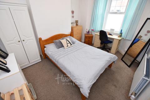 4 bedroom terraced house to rent, Colwyn Road, Northampton NN1
