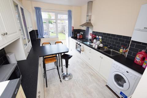 4 bedroom terraced house to rent, Colwyn Road, Northampton NN1
