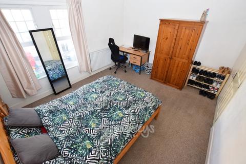 4 bedroom terraced house to rent, Colwyn Road, Northampton NN1