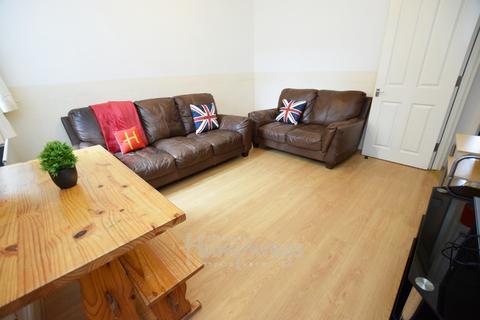 4 bedroom terraced house to rent, Colwyn Road, Northampton NN1