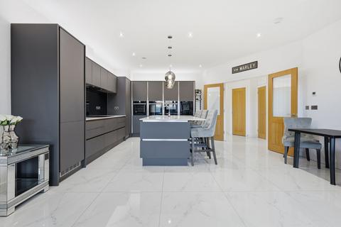 3 bedroom flat for sale, Great Warley Street, Great Warley, CM13