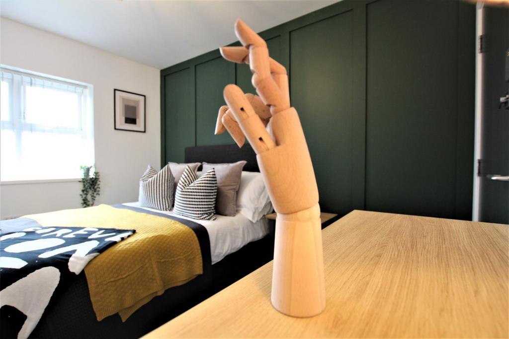 Room 7.JPG