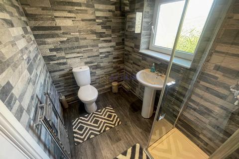 3 bedroom semi-detached house to rent, Radcliffe Drive, Derby