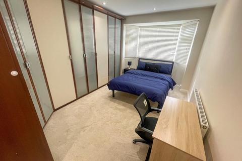 3 bedroom semi-detached house to rent, Radcliffe Drive, Derby