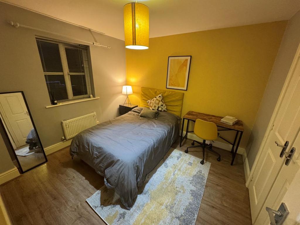 Room 4.jpg