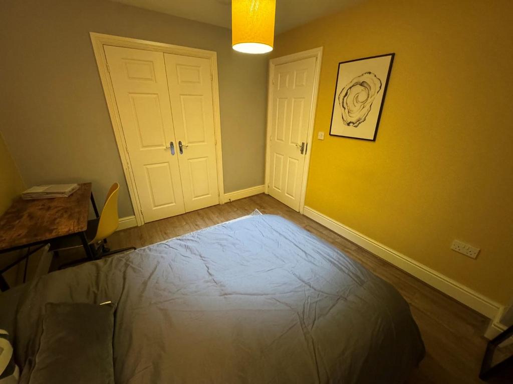 Room 4 to Wardrobe.jpg