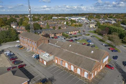 Hairdresser and barber shop to rent, Sleaford Rd Boston PE21 8EG