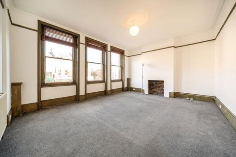 3 bedroom flat to rent, Colney Hatch Lane, London N10