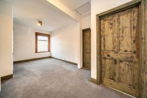 3 bedroom flat to rent, Colney Hatch Lane, London N10