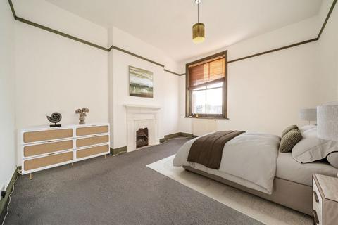 3 bedroom flat to rent, Colney Hatch Lane, London N10