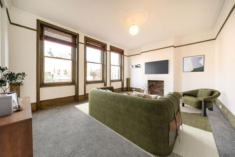 3 bedroom flat to rent, Colney Hatch Lane, London N10