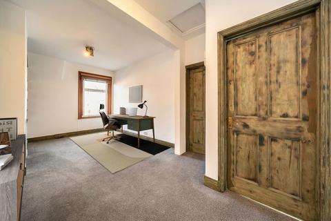 3 bedroom flat to rent, Colney Hatch Lane, London N10
