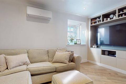 4 bedroom semi-detached house for sale, Picton Street, Milton Keynes MK4