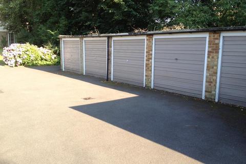 Garage to rent, High Road, London N20