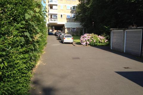 Garage to rent, High Road, London N20