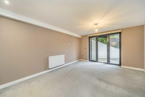 3 bedroom flat for sale, Parkhurst Road, London N11