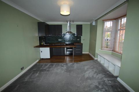 2 bedroom maisonette to rent, Desborough Road, Eastleigh
