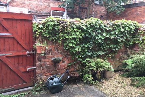 3 bedroom flat to rent, 26/27 Claremont Road, Manchester M14