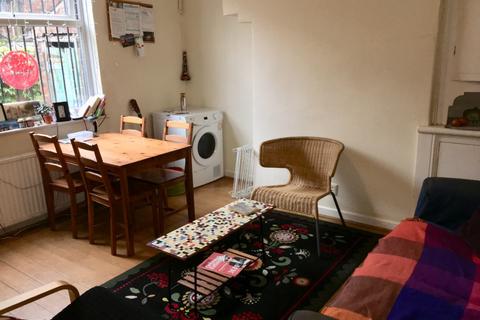 3 bedroom flat to rent, 26/27 Claremont Road, Manchester M14