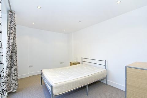 1 bedroom apartment to rent, Gloucester Court, Rowcross Street, SE1