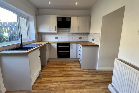2 bedroom terraced house for sale, King Street, Skelmanthorpe, Huddersfield