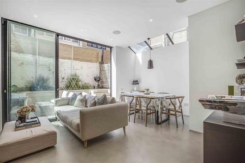 2 bedroom flat to rent, Crookham Road, London