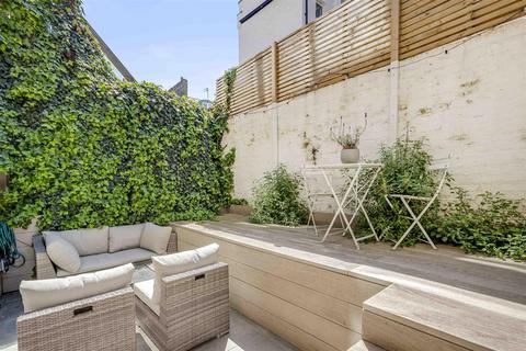 2 bedroom flat to rent, Crookham Road, London