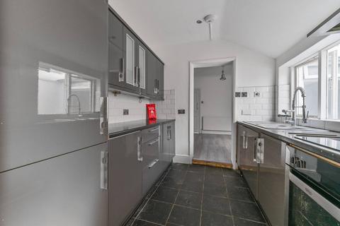 3 bedroom terraced house to rent, Guildford Road, Selhurst, Croydon, CR0