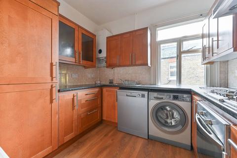 4 bedroom flat to rent, Clive Road, West Dulwich, London, SE21