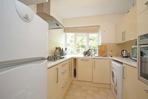 2 bedroom flat to rent, Sheen Court, Richmond TW10