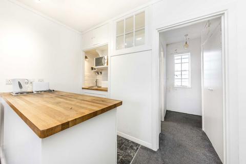 Studio to rent, Woburn Place, London WC1H