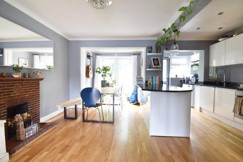 3 bedroom semi-detached house to rent, Molesey Close, Hersham, KT12
