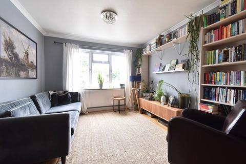 3 bedroom semi-detached house to rent, Molesey Close, Hersham, KT12
