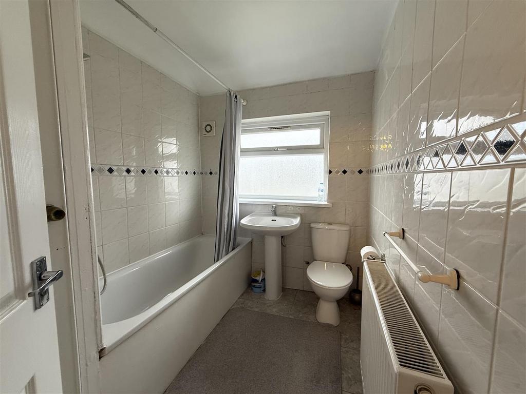 Family bathroom - First floor