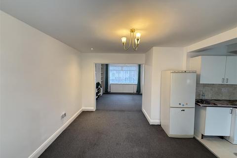4 bedroom terraced house to rent, Review Road, London