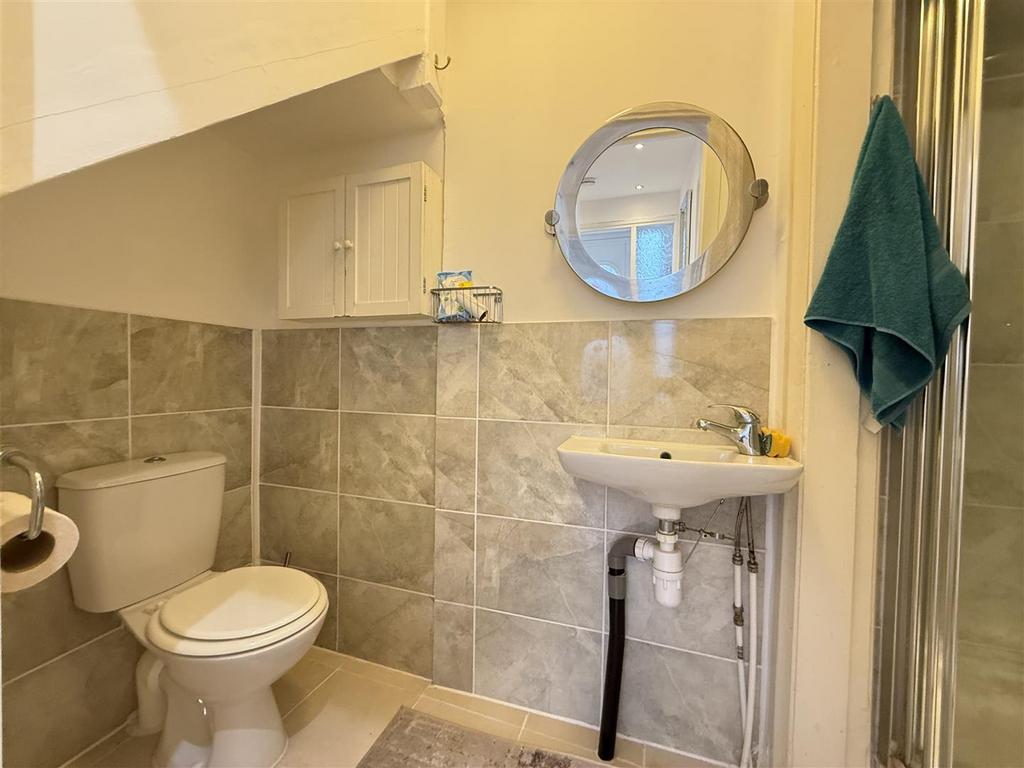 Downstairs shower