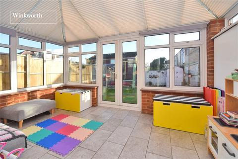 3 bedroom semi-detached house for sale, Cotswold Way, Worcester Park, KT4