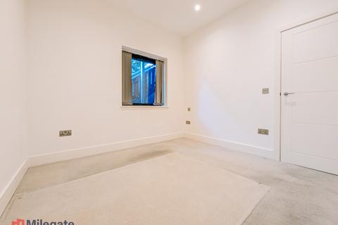 1 bedroom flat to rent, Gallows Yard, Kingston Upon Thames KT2