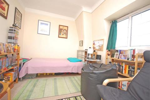 2 bedroom apartment to rent, Lebanon Court Richmond Road, Twickenham