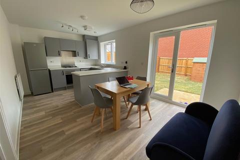 4 bedroom semi-detached house to rent, Shepherd Close, Stoke Gifford, Bristol, South Gloucestershire, BS34