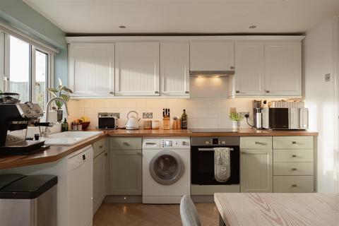 2 bedroom terraced house for sale, New North Road, Reigate