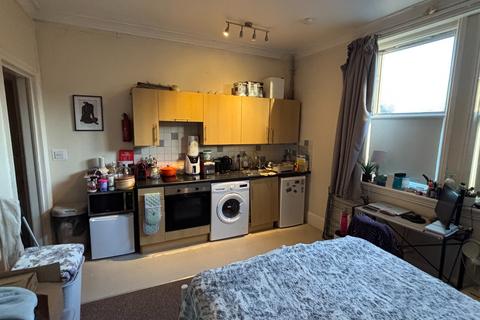 Studio to rent, Selborne Road West, Worcester WR1
