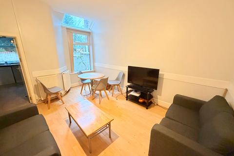 4 bedroom house of multiple occupation to rent, Kingswood Road, Manchester, M14