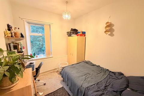4 bedroom house of multiple occupation to rent, Kingswood Road, Manchester, M14